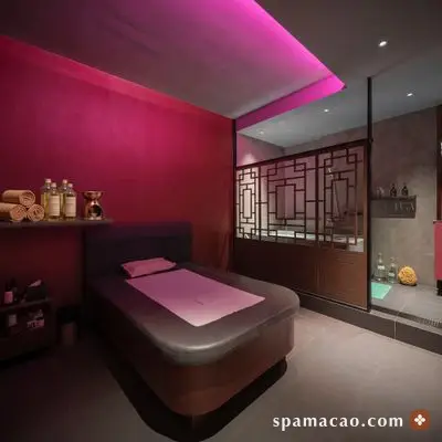 八湯御桑拿 — 桃紅光線的按摩房，屏風後面就是房內浴缸
